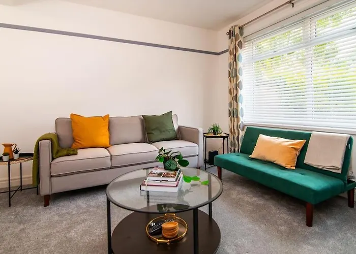 3 Bedroom House With Modern Amenities, Derby