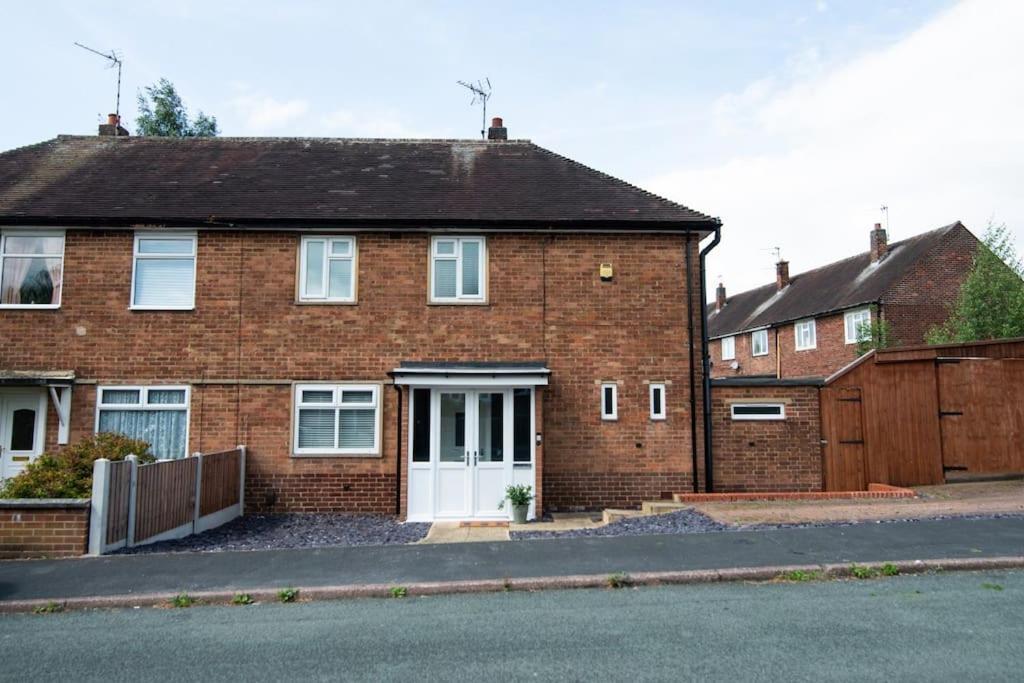 3 Bedroom House With Modern Amenities, Derby