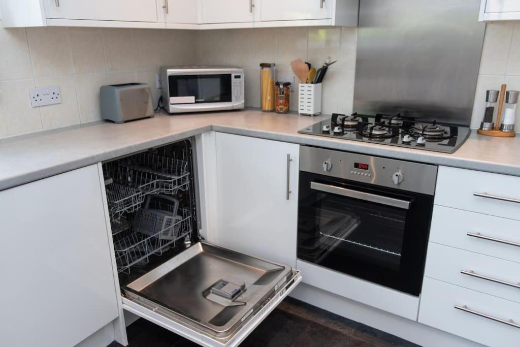 3 Bedroom House With Modern Amenities, * Derby