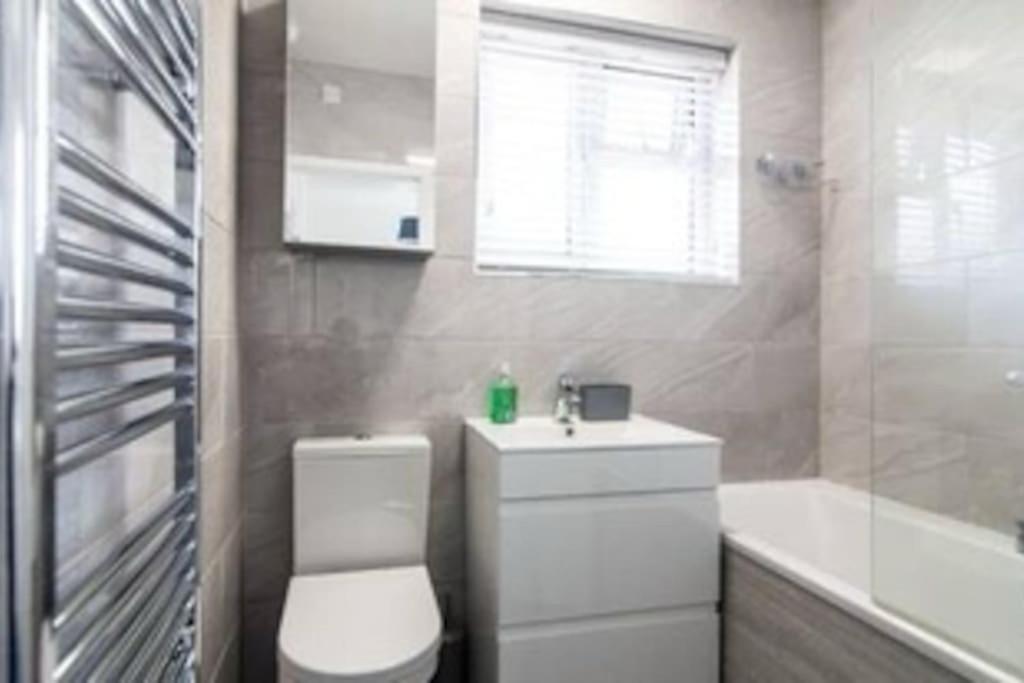 Holiday home 3 Bedroom House With Modern Amenities, Derby