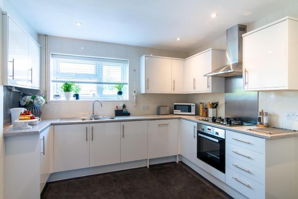 3 Bedroom House With Modern Amenities,