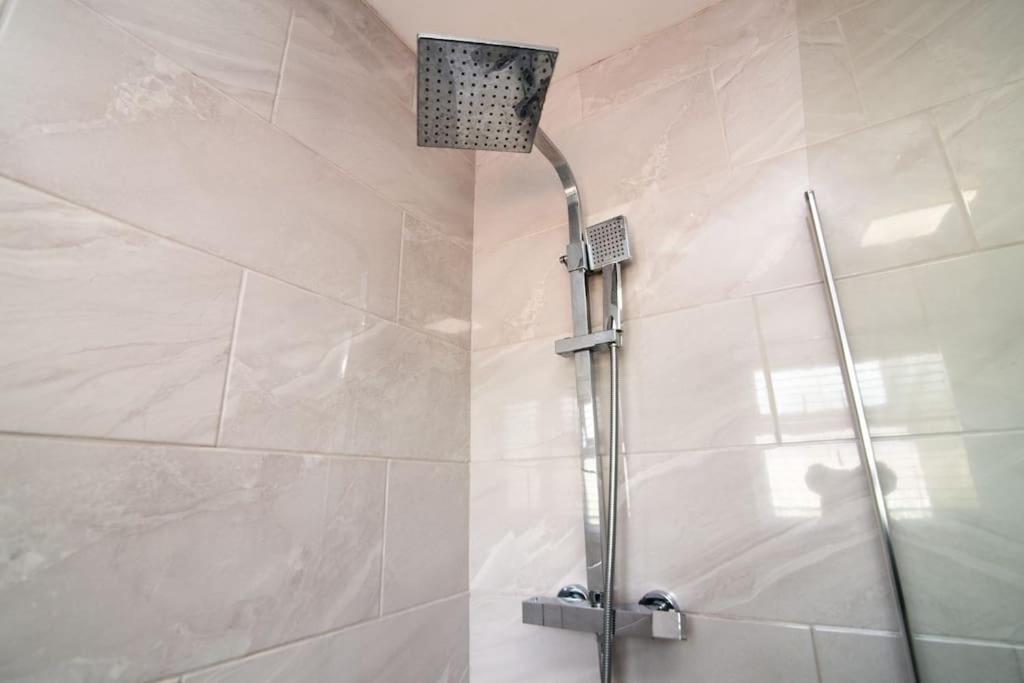 Holiday home 3 Bedroom House With Modern Amenities, *