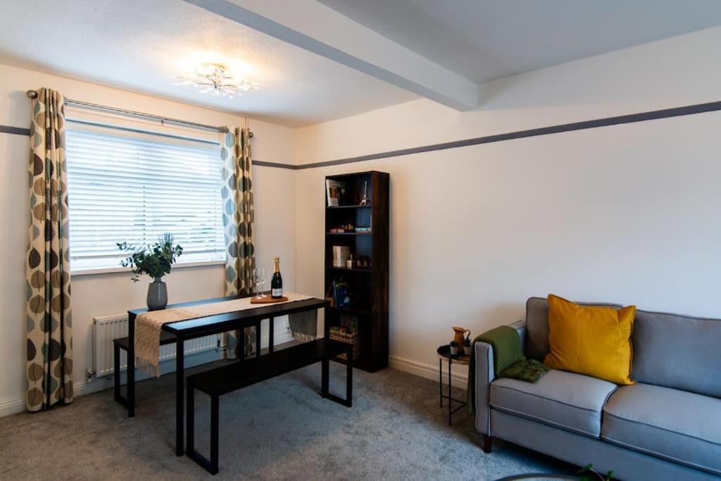 3 Bedroom House With Modern Amenities, Hébergement de vacances Derby