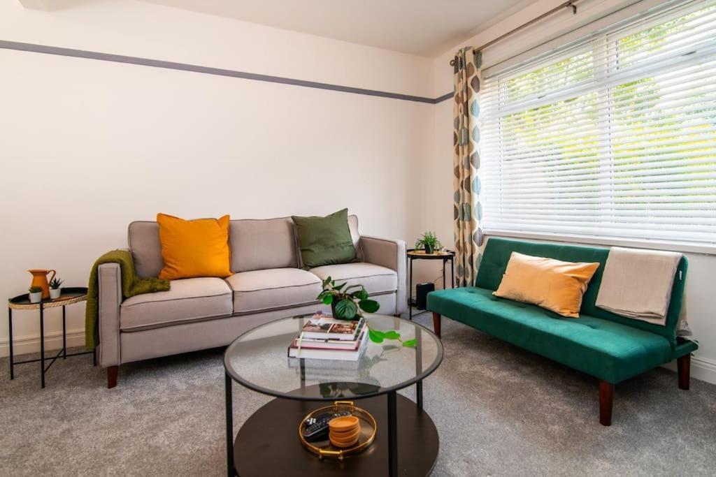 3 Bedroom House With Modern Amenities, Hébergement de vacances Derby